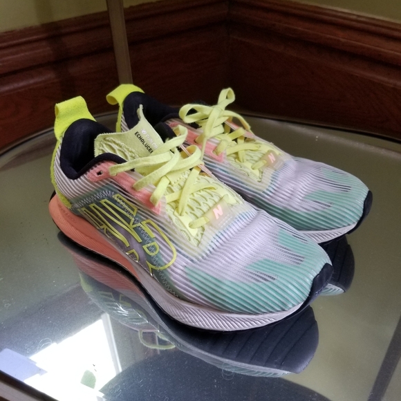 Women's New Balance FuelCell Echolucent size 7.5 white neon athletic sneakers - Picture 9 of 12